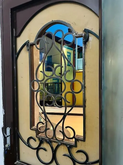 Cozy Art House In An Old Tbilisi Apartment
