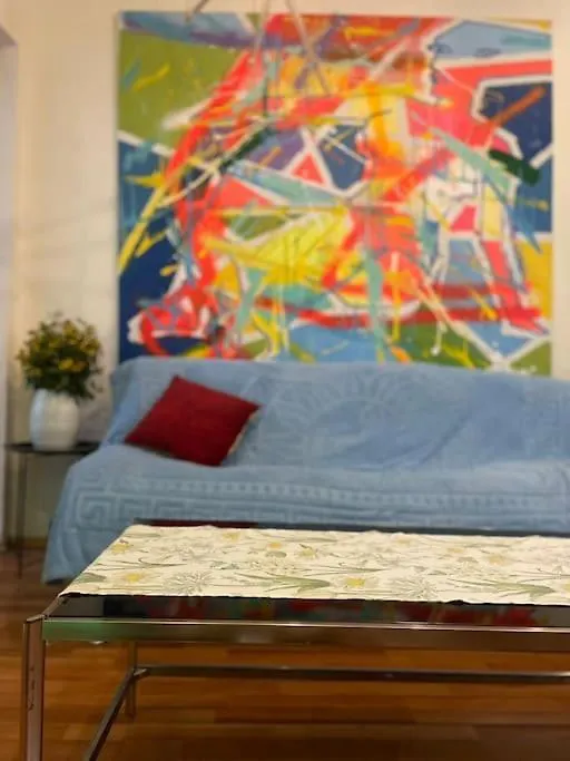 Cozy Art House In An Old Tbilisi Apartment