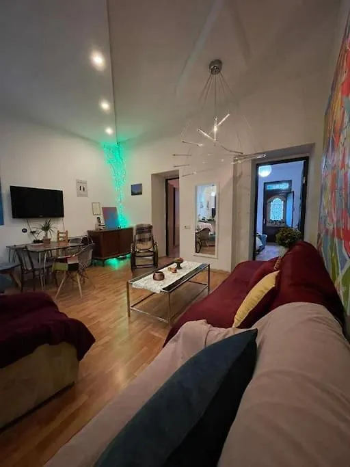 Cozy Art House In An Old Tbilisi 아파트