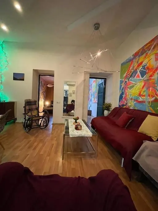 Cozy Art House In An Old Tbilisi 아파트