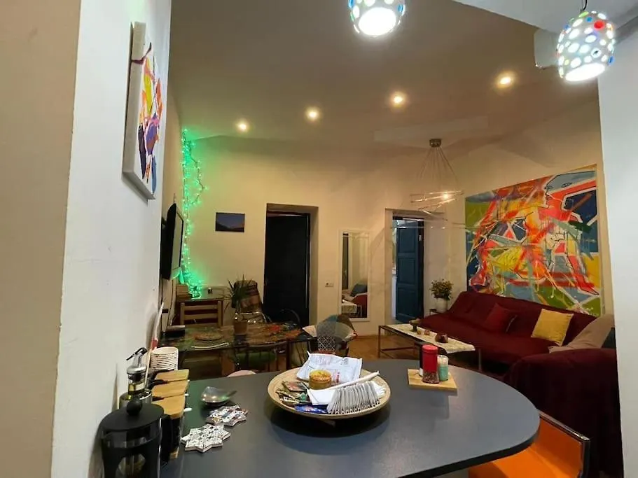 Cozy Art House In An Old Tbilisi 아파트